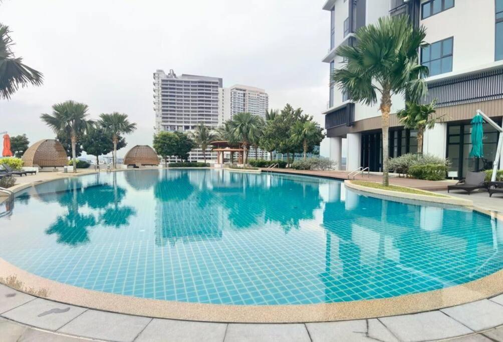 C0704 Almas Suite Seaview & Netflix Stay นุสาจายา ภายนอก รูปภาพ