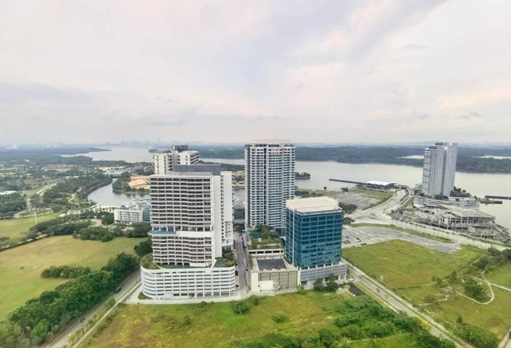 C0704 Almas Suite Seaview & Netflix Stay นุสาจายา ภายนอก รูปภาพ